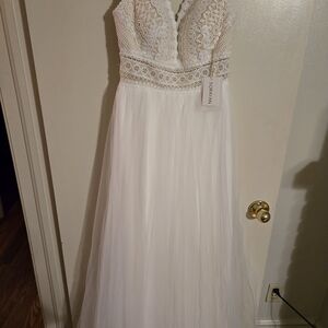 Sophisticated White Lace Bridal Gown